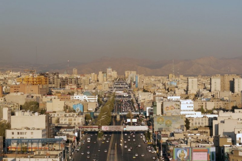 تهران پایتخت ایران ششمین شهری بود که هلنا از آن دیدن کرد. با وجودی که تنها بود اما بین ۱۵ میلیون ساکن این شهر او احساس امنیت می کرد و می گوید در طول سفر هرگز احساس ناراحتی نکرده است.