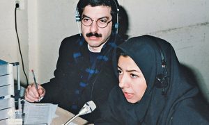 بنفشه کینوش در یک کالج در تهران؛ سال ۱۹۹۴ 