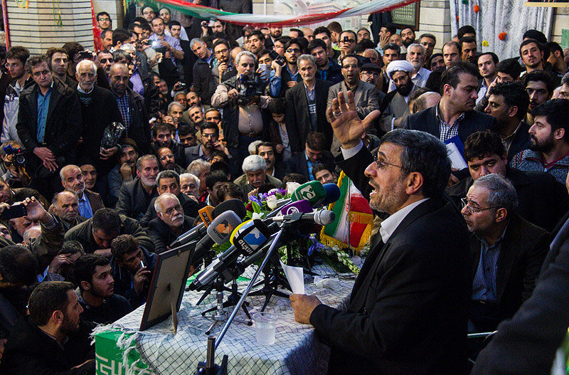 احمدی نژاد در مسجد المهدی شهر ری