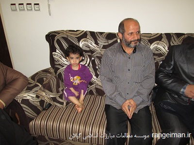 دختر-شهید-طاهرنیا-در-کنار-پدربزرگش