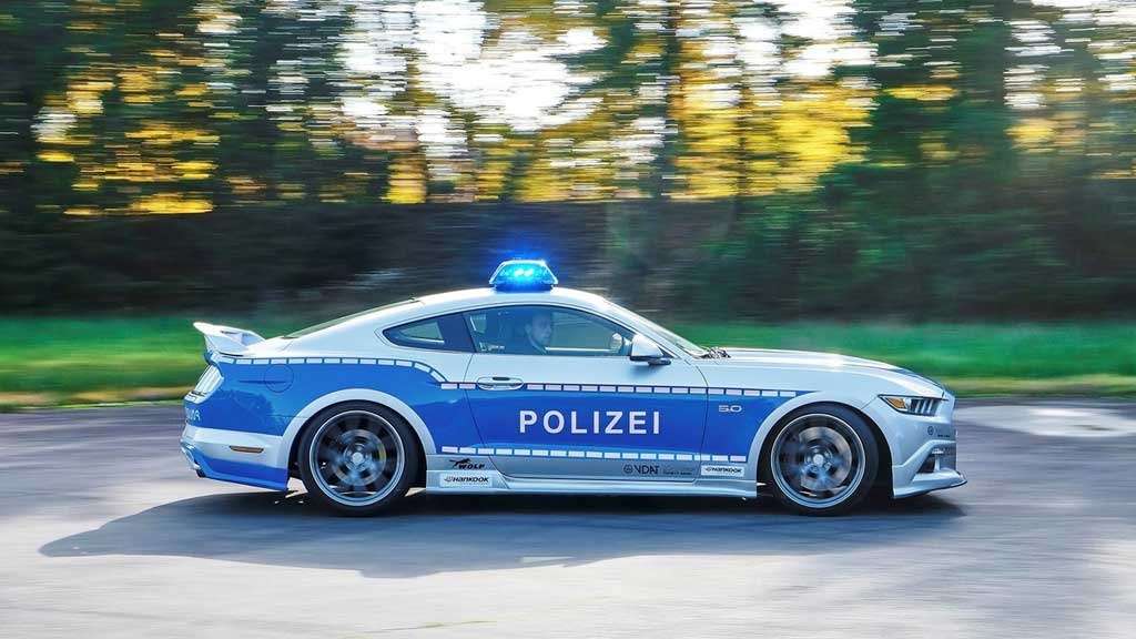 ۱۶-۱۱-۳۰-۱۳۲۸۷polizei-ford-mustang-gt-tun