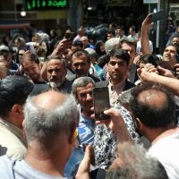 حضور محمود احمدی‌نژاد در بازار تهران