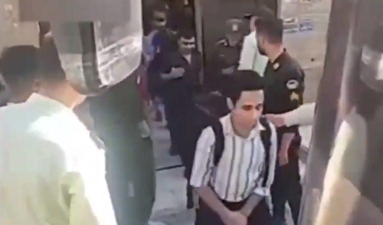 بازداشت ۷۰ تبعه افغانستانی از یک خانه نقلی در هاشم‌آباد