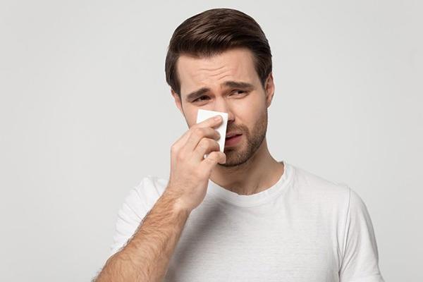 حساسیت به چسب یا دارو و سوزش بینی بعد از عمل