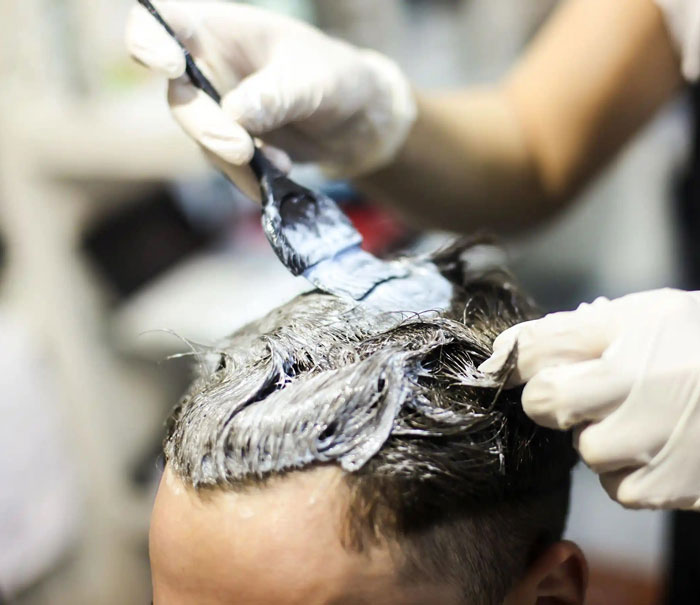 انتخاب شماره اکسیدان مو و شماره رنگ مو برای رنگ کردن موهای سفید مهم است.