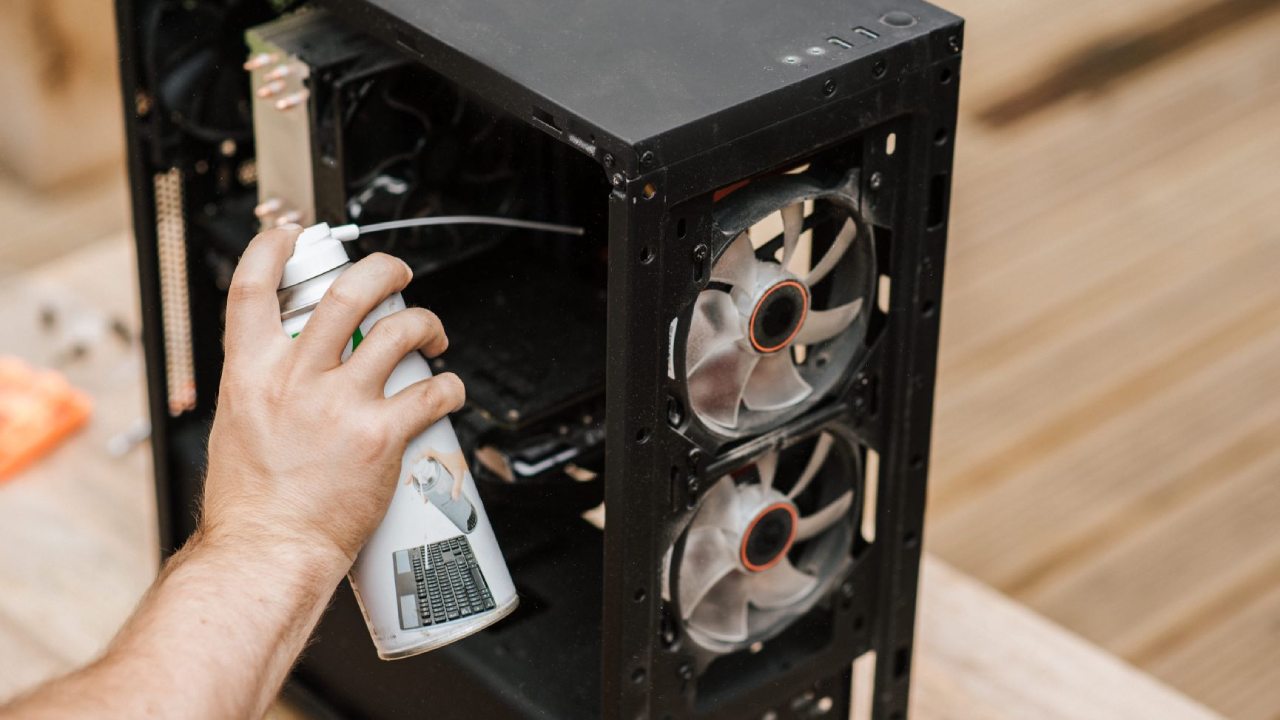 چگونه قطعات کیس کامپیوتر را تمیز کنیم؟