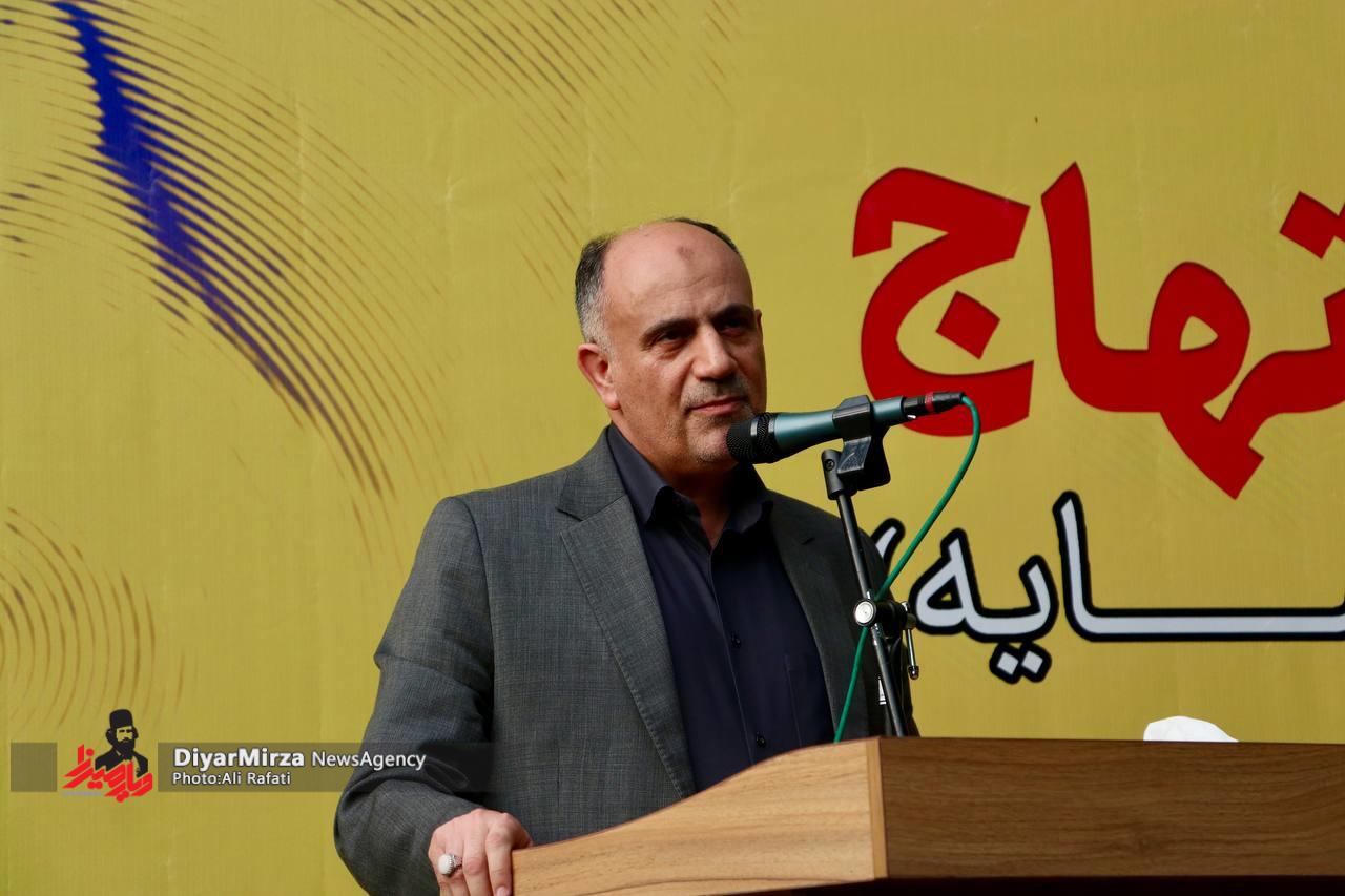 یادمان سایه در باغ محتشم ساخته شود | “سایه” متعلق به قلمرو زبان فارسی است