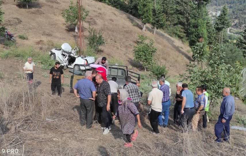سه فوتی در پی سقوط یک دستگاه ال ۹۰ در رودبار؛ انتقال ۲ نفر به بیمارستان