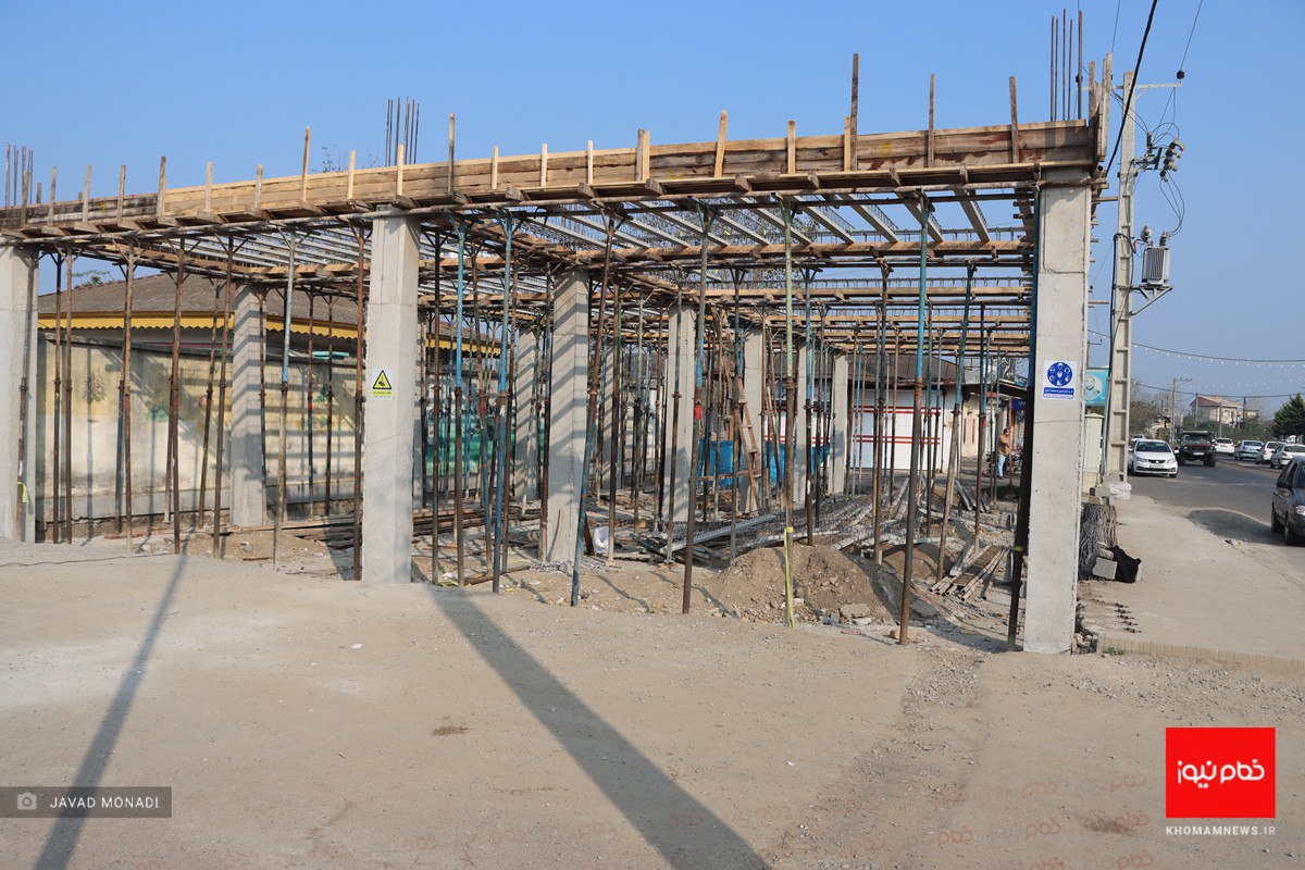 تخلف آشکار شهرداری چوکام در ساخت تجاری بدون پروانه و ورود به حریم راه و برق